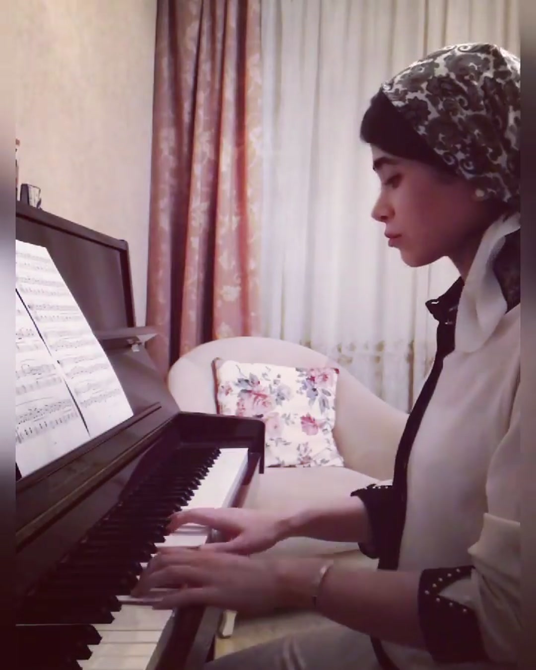 darya mohammadi piano player